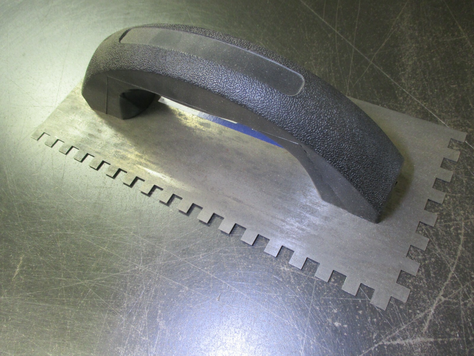 NEW QEP 10113 Tile Type Notched Steel Flooring Trowel w/ Plastic Handle