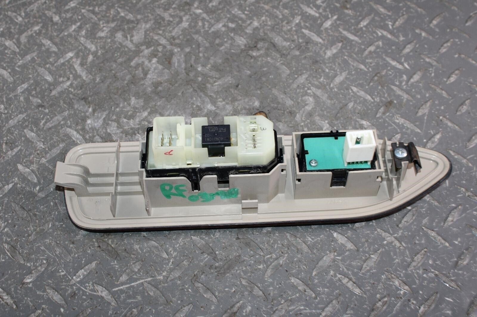 03-07 LX470 *WORN* Woodgrain Front Passenger Right Door Power Window Lock Switch