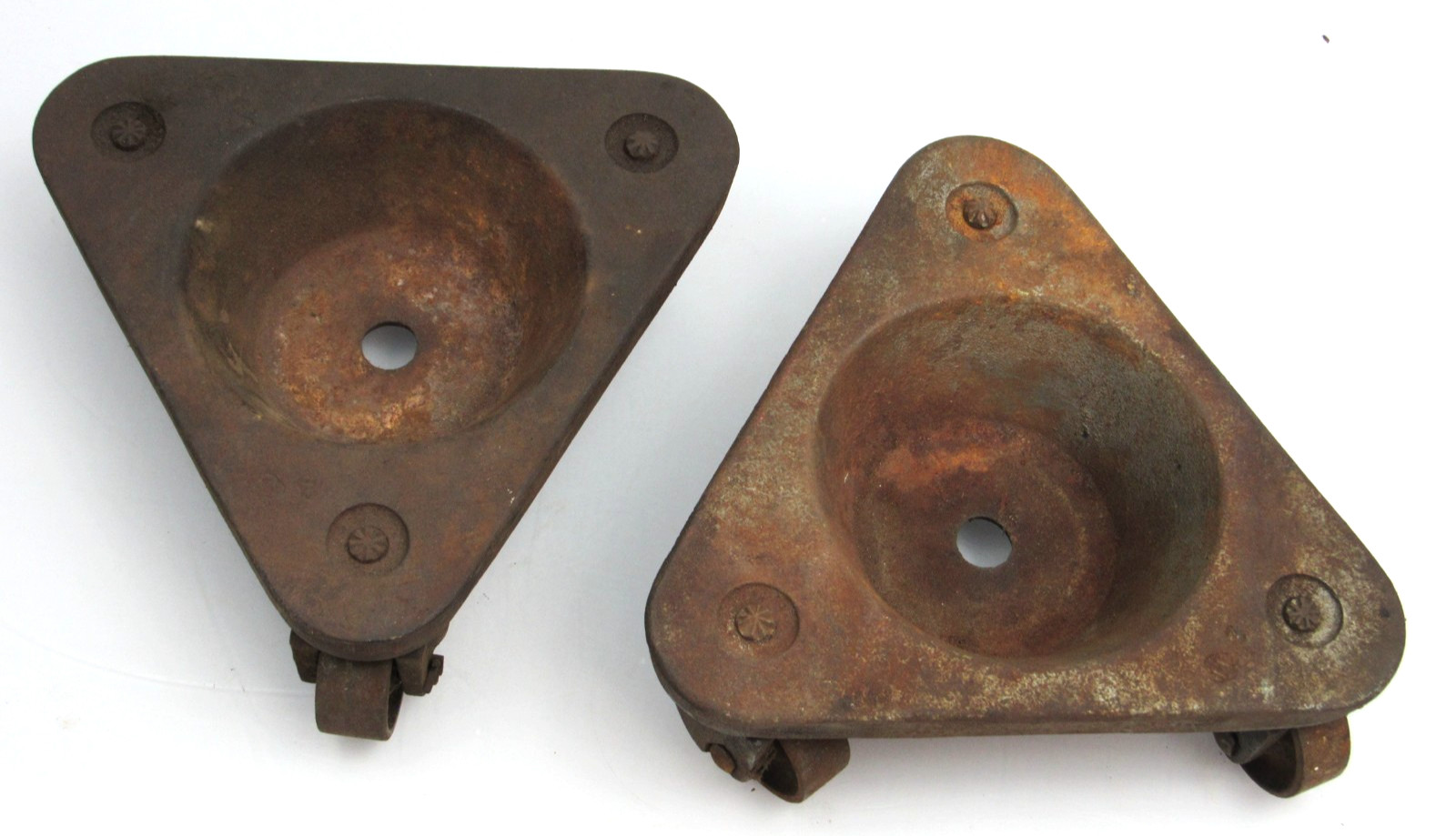 2 Vintage Bond Manheim 2127 Cast Iron Triangular Cup Dolly