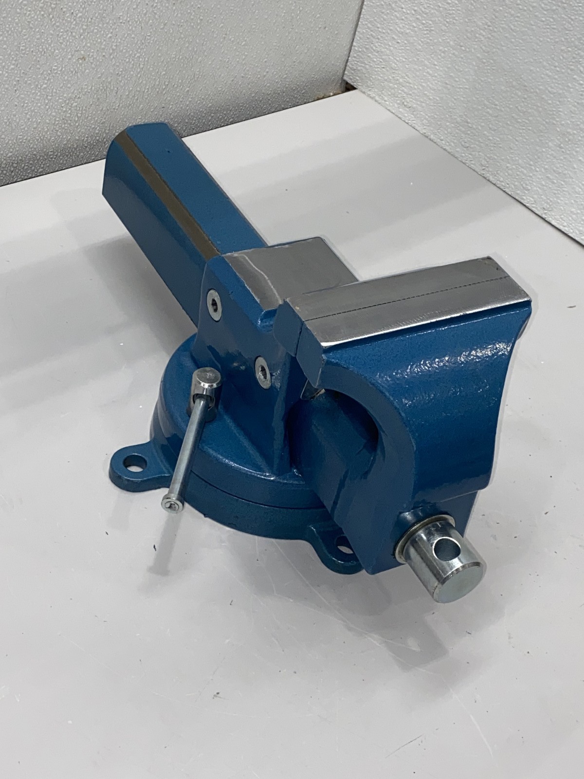 Bessey 6" Industrial Swivel Base Bench Vise W/Pipe Clamp No Handle BV-DF6SB