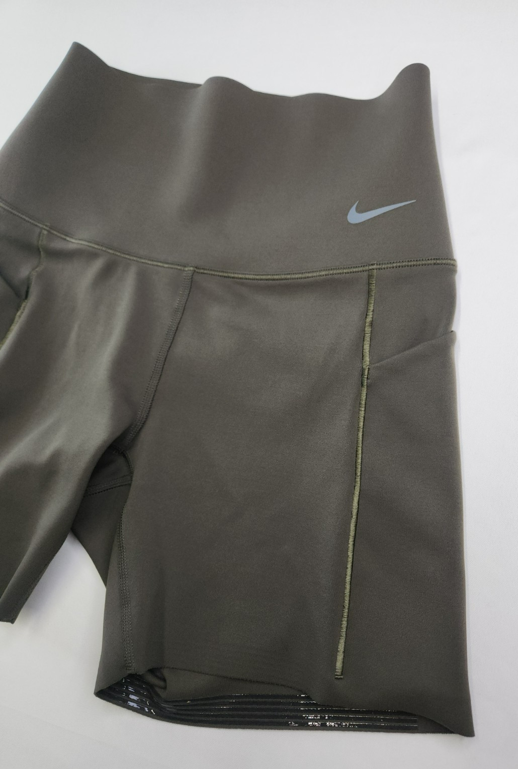 Nike Universa Womens Olive Gree High Rise Medium Support 5" Biker Shorts Size S