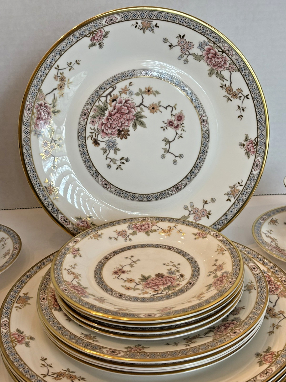 Four Royal Doulton “Canton” 5-Piece Place Settings (20 pieces) w/Free Shipping