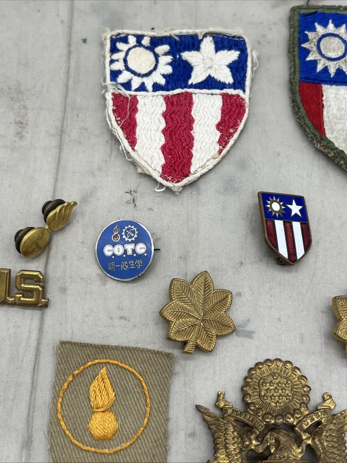 WW2 US Army Officer China Burma India Insignia Lot ROC Pin (FF470