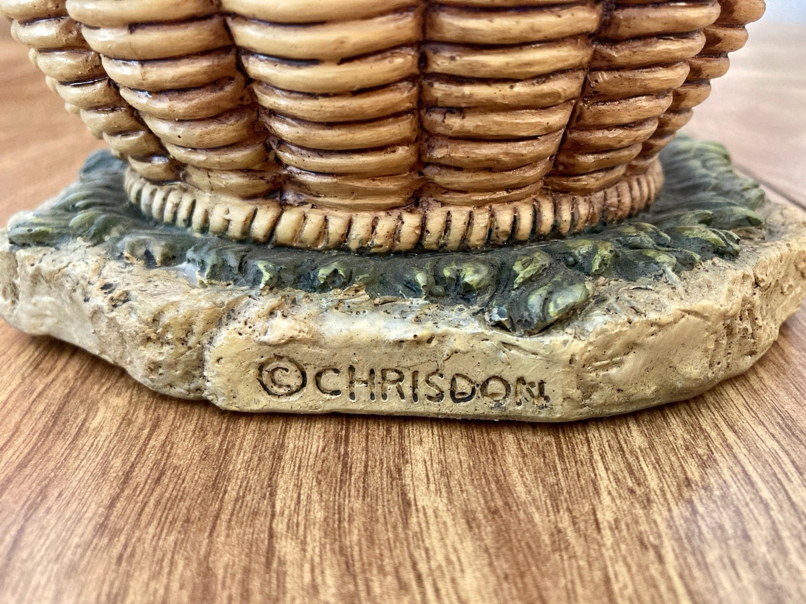 Chrisdon Rabbit Figurine Resin Basket