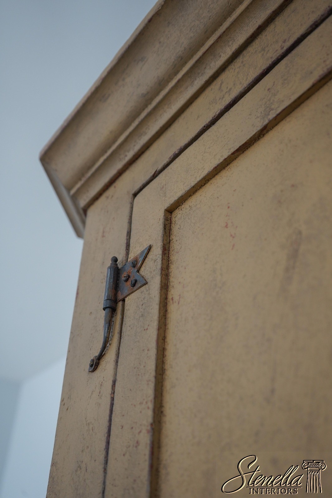 L60554: J.MURPHY Hand Crafted Painted Country Corner Cabinet