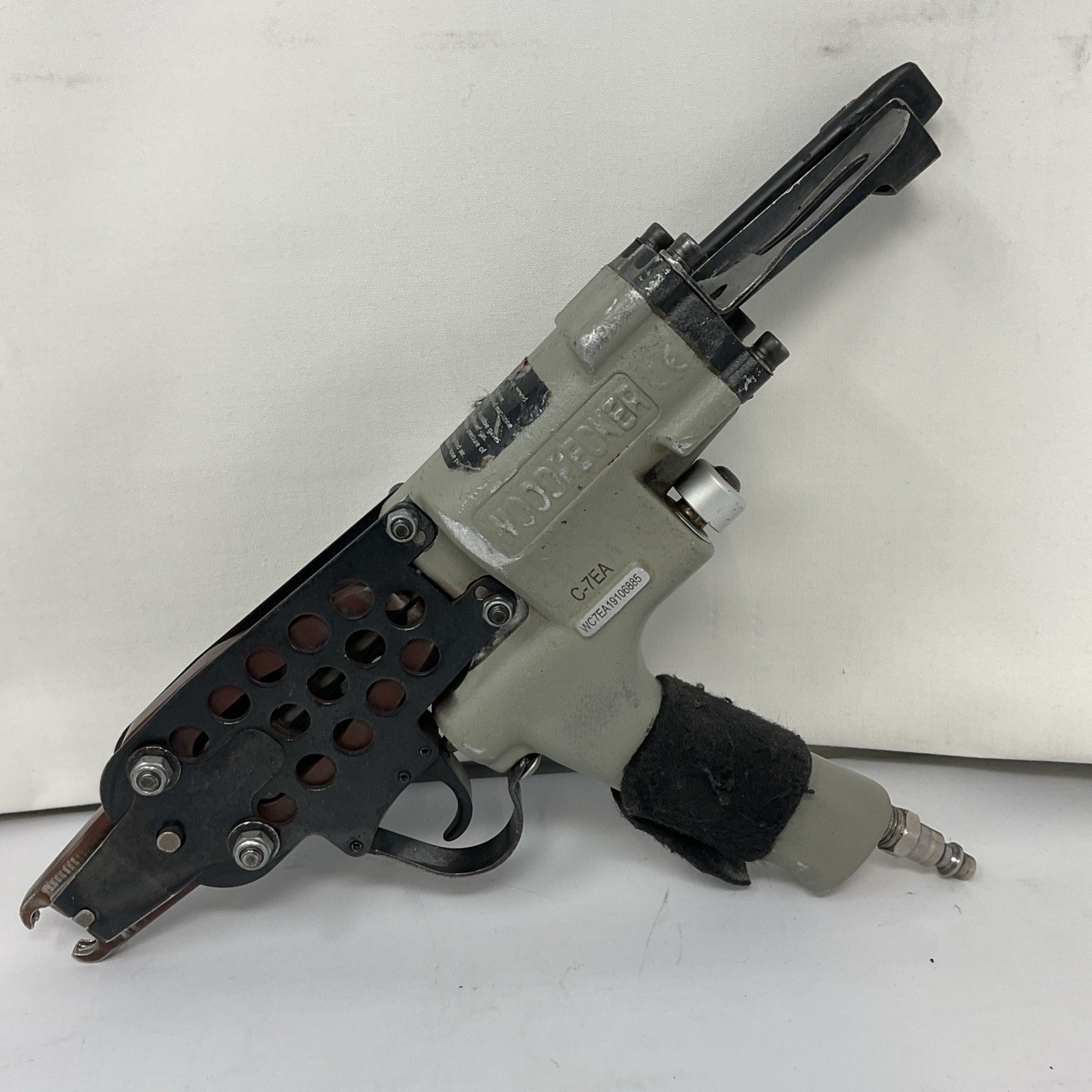 WOODPECKER C-7EA 15 Gauge Pneumatic Hog Ring Gun 3/4-Inch with Slim Long Nose