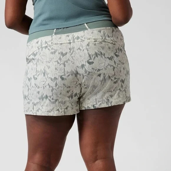 Athleta Trekkie North Short-Ethereal Bloom Magnolia White-Plus Size 22-NWT
