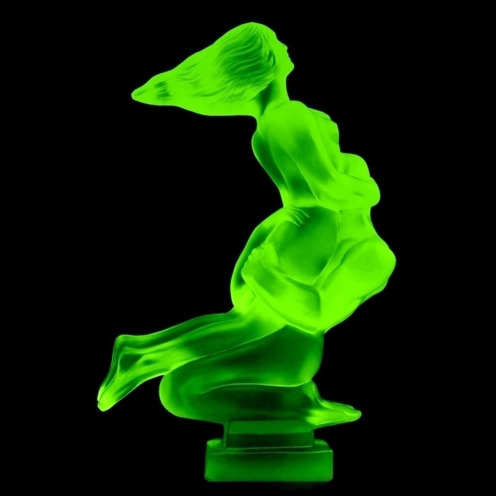 Green Vaseline Uranium Glass ' Lovers ' Hood Ornament Sculpture 1930' H.Hoffmann