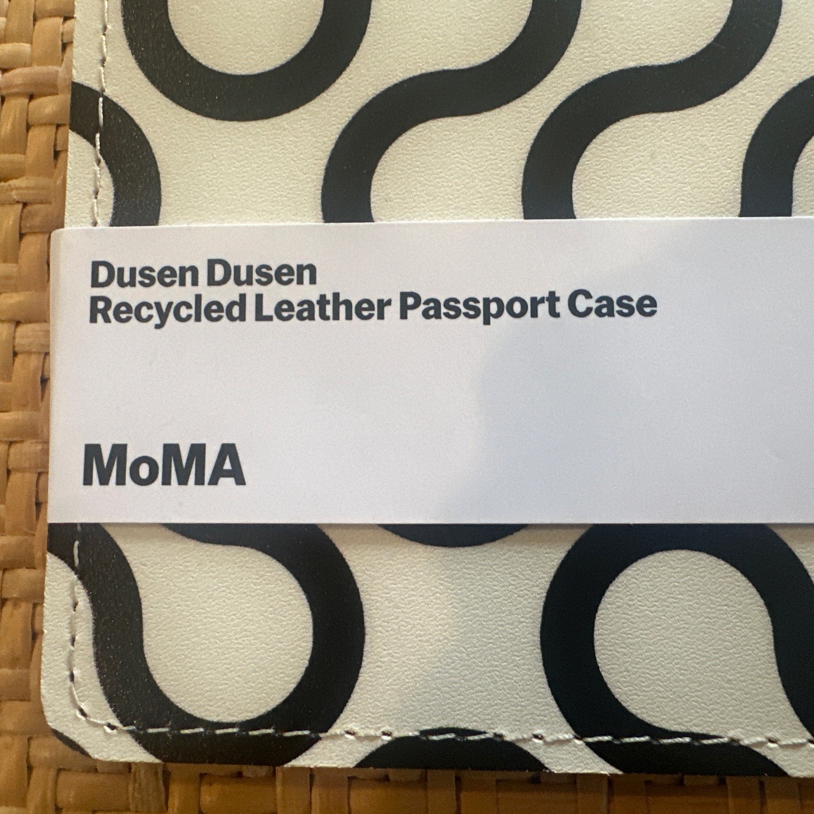 Dusen Dusen Passport Case Arc MoMA Recycled Leather NWT
