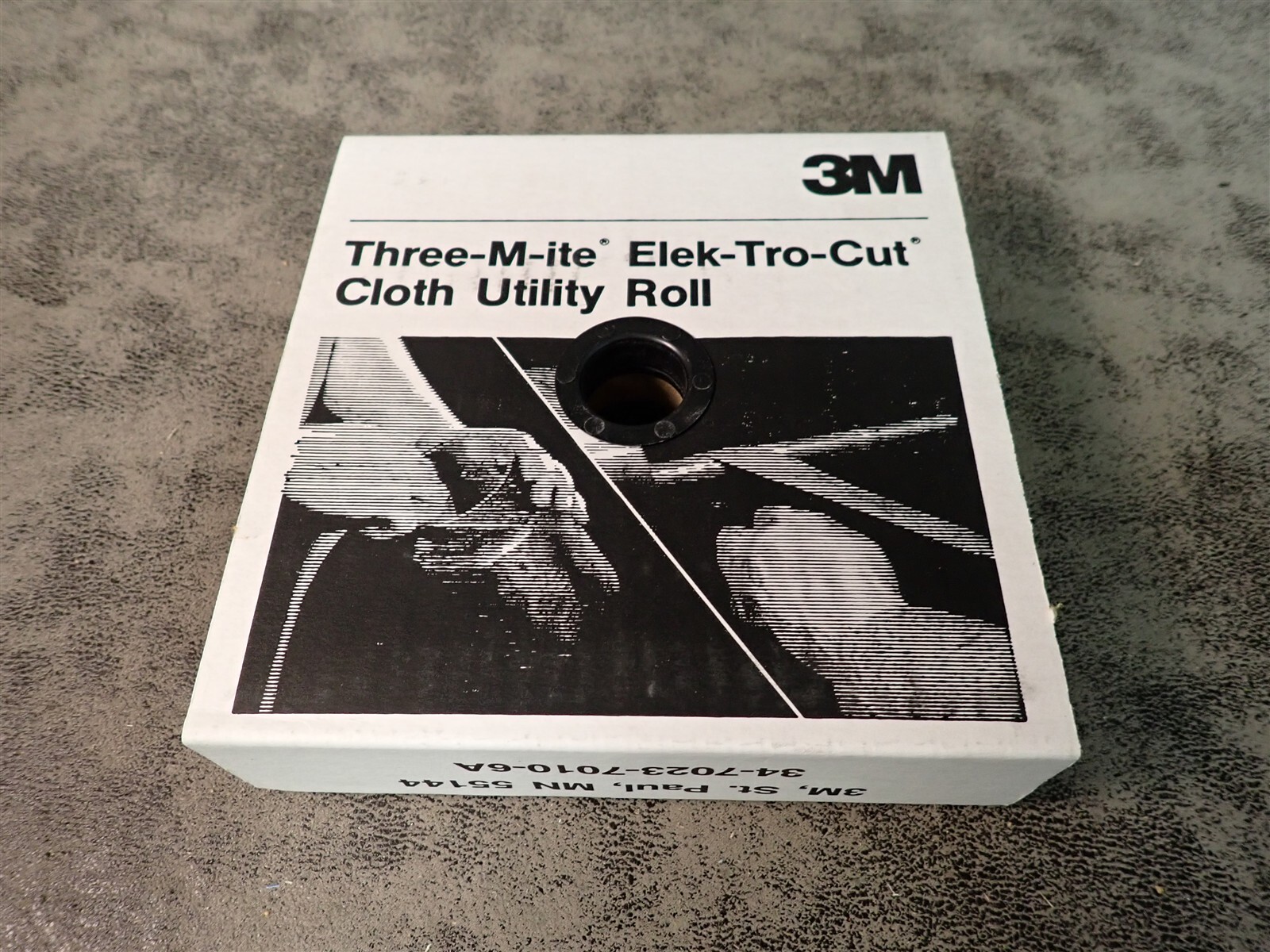 NEW 3M 05022 Elek-Tro-Cut 1.5" x 50 Yard 320 Grit Cloth Utility Roll 211K (O20)