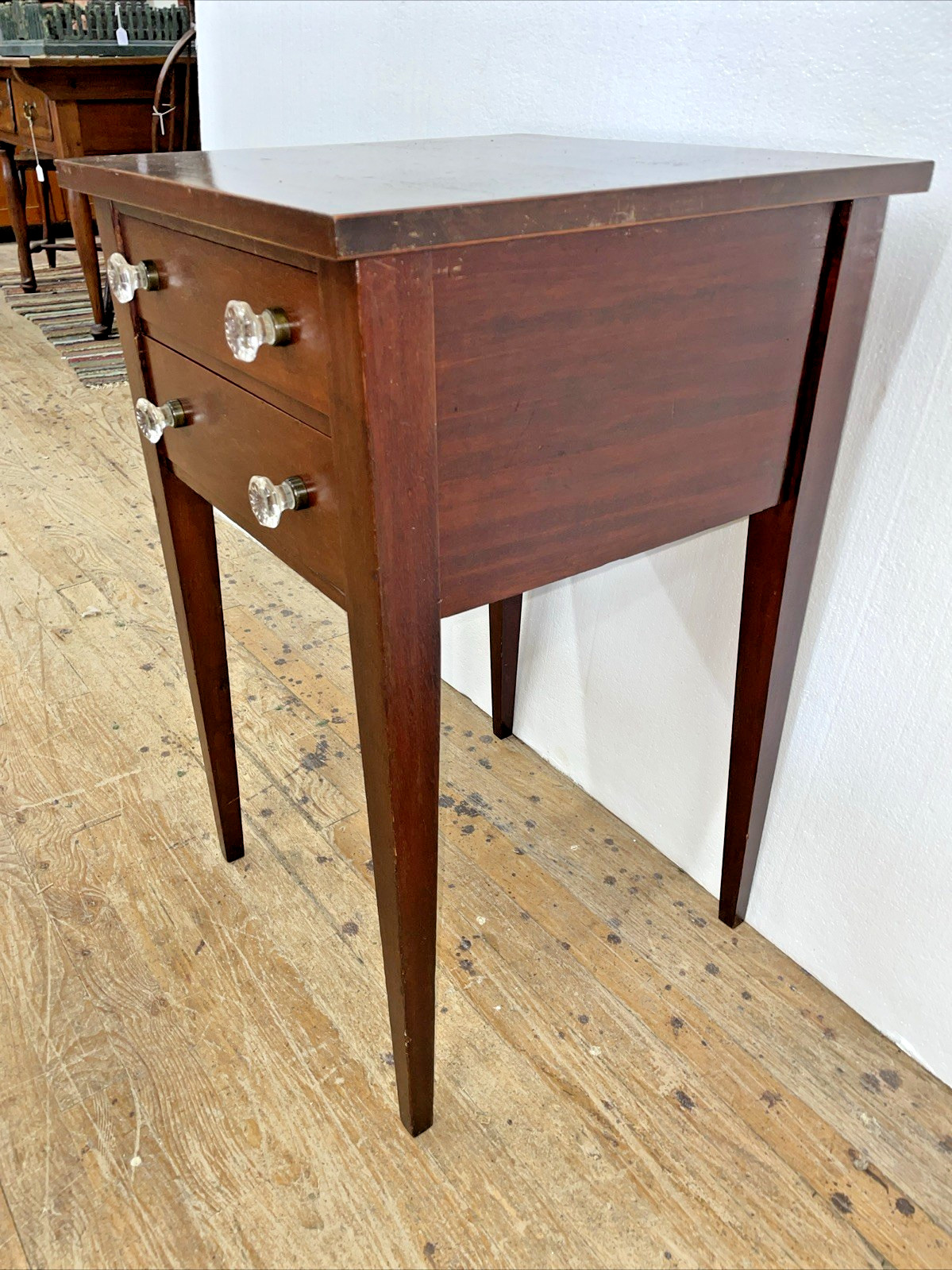 Vintage Mahogany 2 Drawer Table Nightstand lamp stand Glass knobs