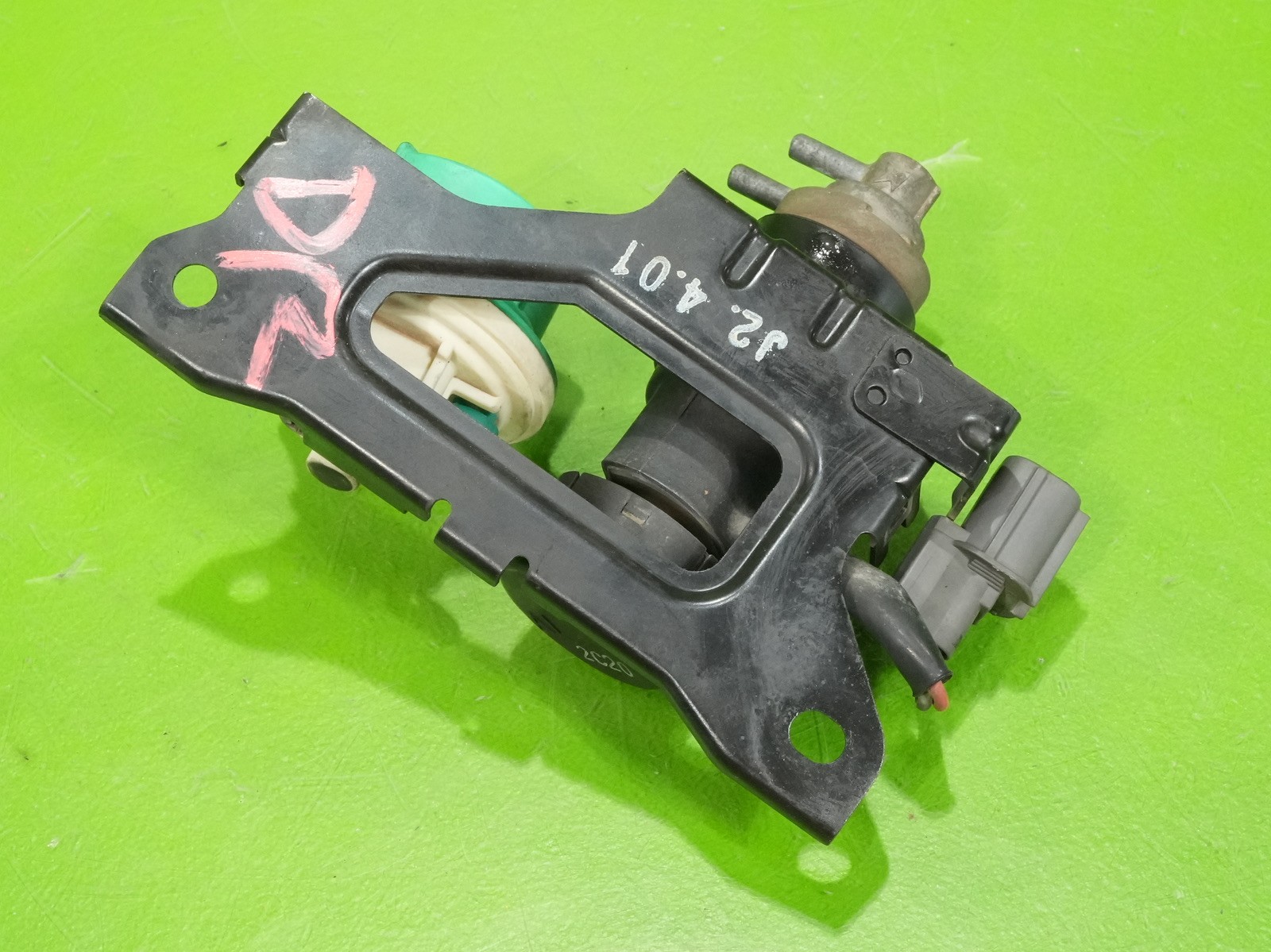 92-95 Civic OEM vacuum control valve + frequency solenoid 17290-PY3-901 Accord