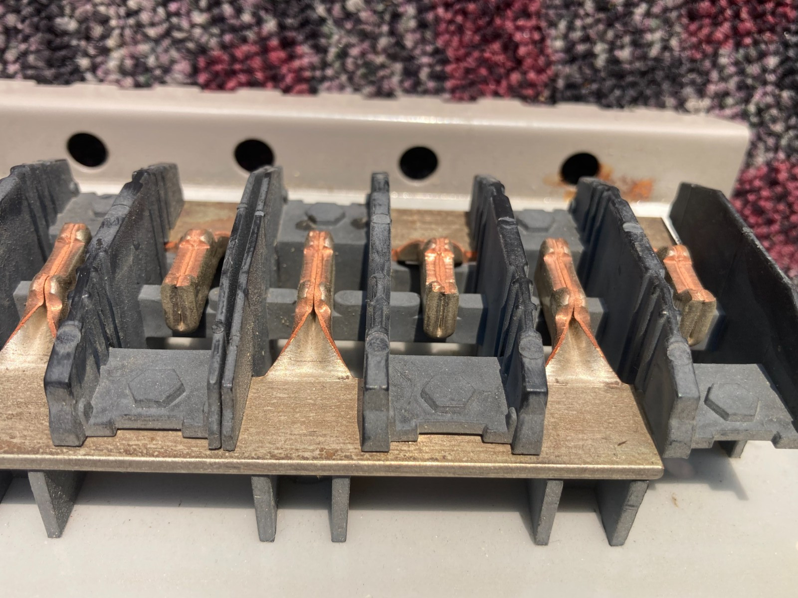 EATON CUTLER HAMMER AC-7435 24 CIRCUIT PANEL BUS GUTS CTL PANELBOARD C-2738