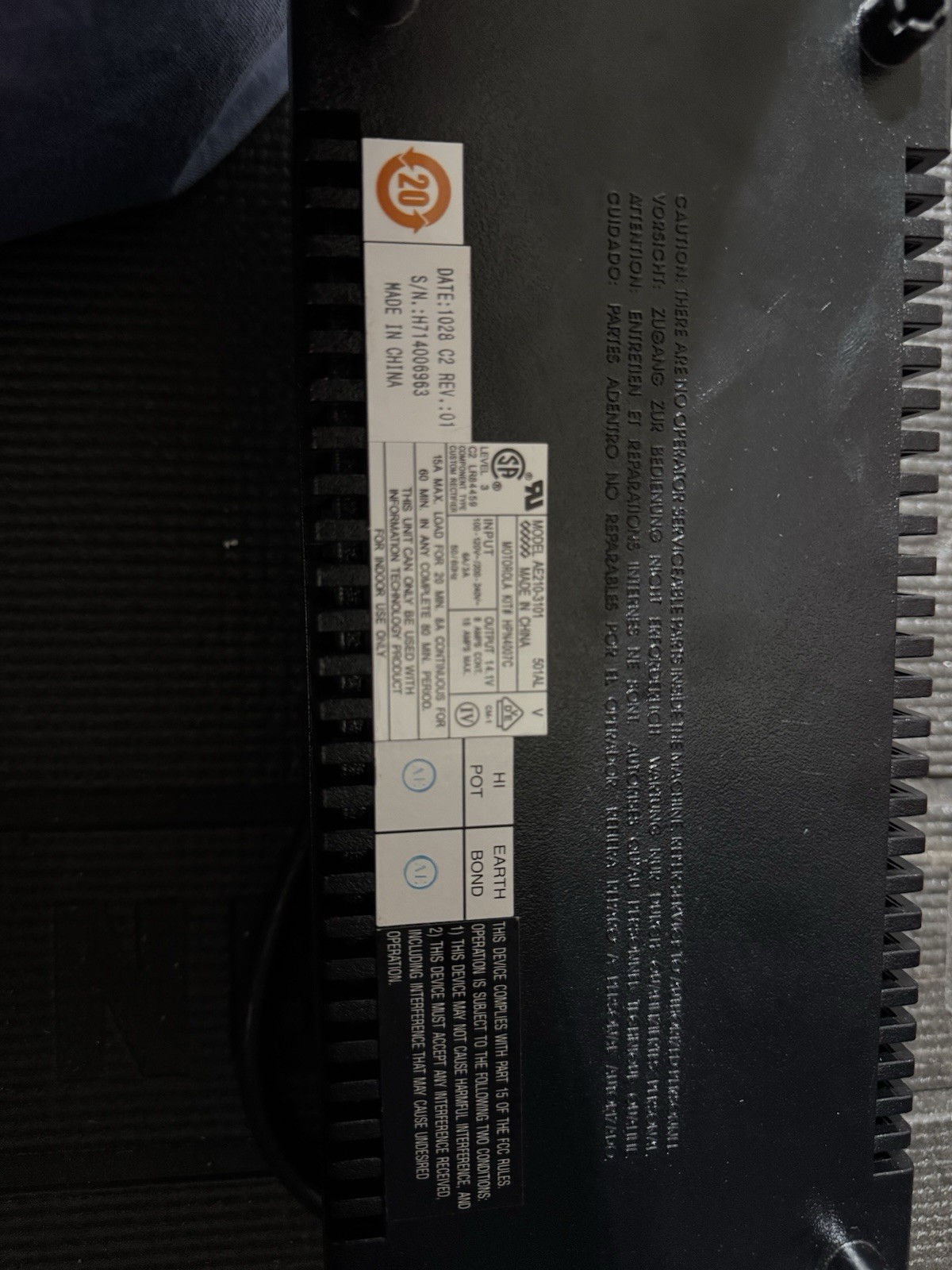 Motorola HPN4007C AE210-3101 14.1V 8-15 Amps Mobile Base Radio Power Supply