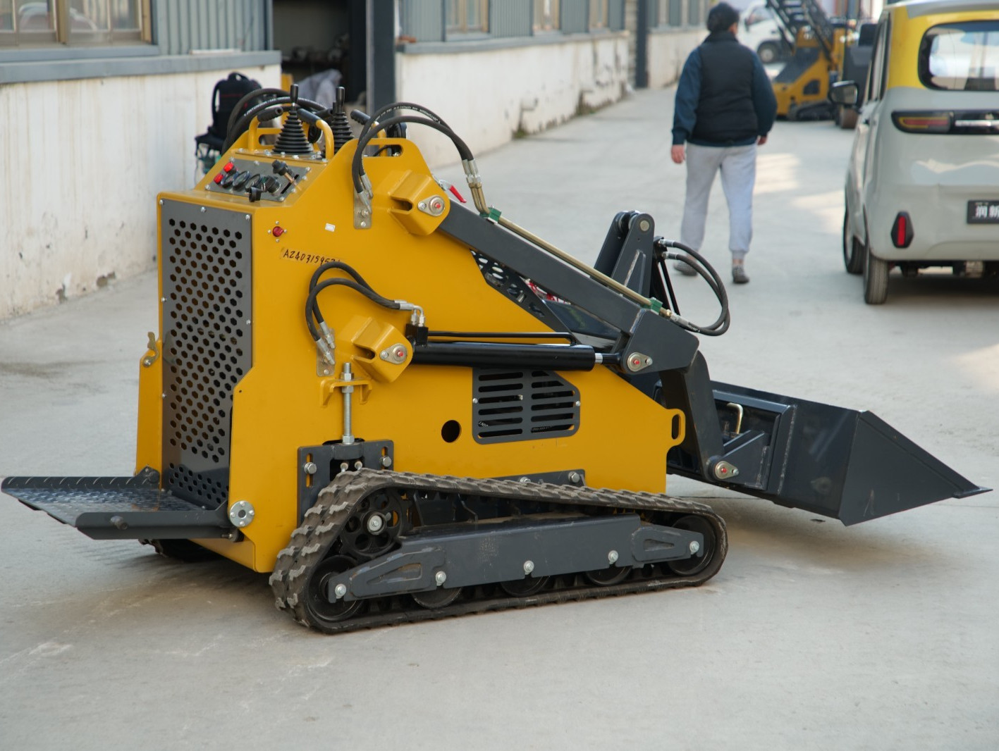 2025 Mini Skid Steer 23HP B&S Loader 3.5mph Speed For Farm EPA Petrol Engine