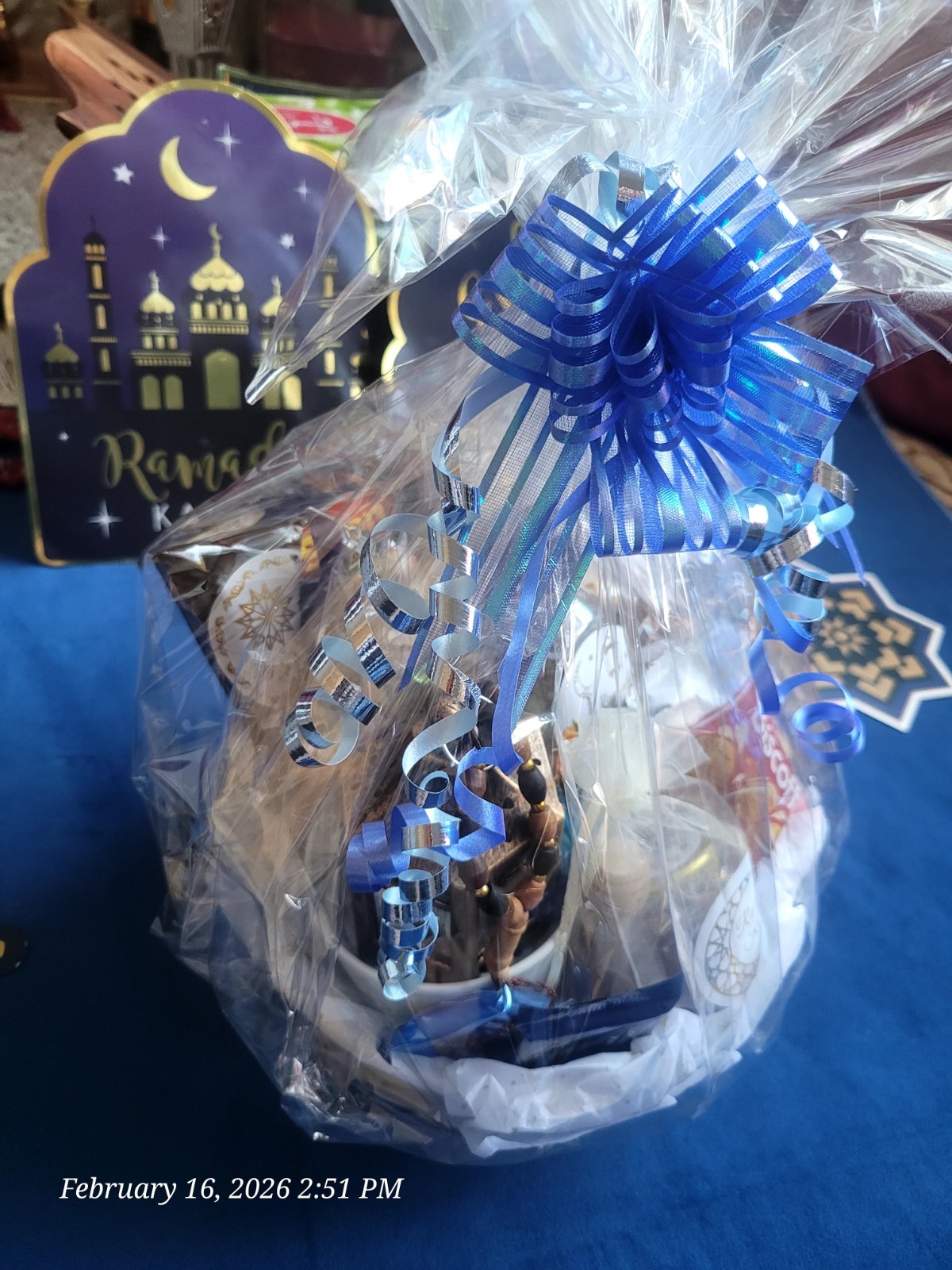 wiZamZam Eid Mubarak Gift Basket with Dates, Mug & Henna