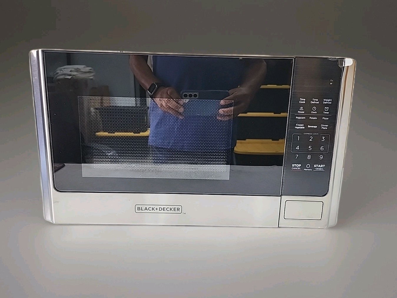 NEW Black & Decker Digital Microwave Oven w/Turnable Push-Button Door 0.9 Ft.