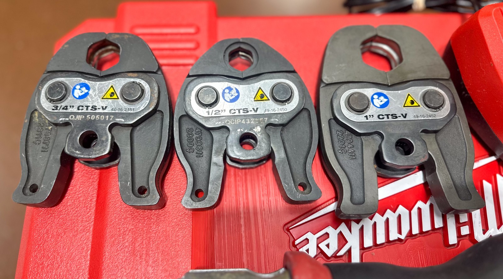 MILWAUKEE M12 FORCE LOGIC PRESS TOOL KITH WITH JAWS M/2473-20