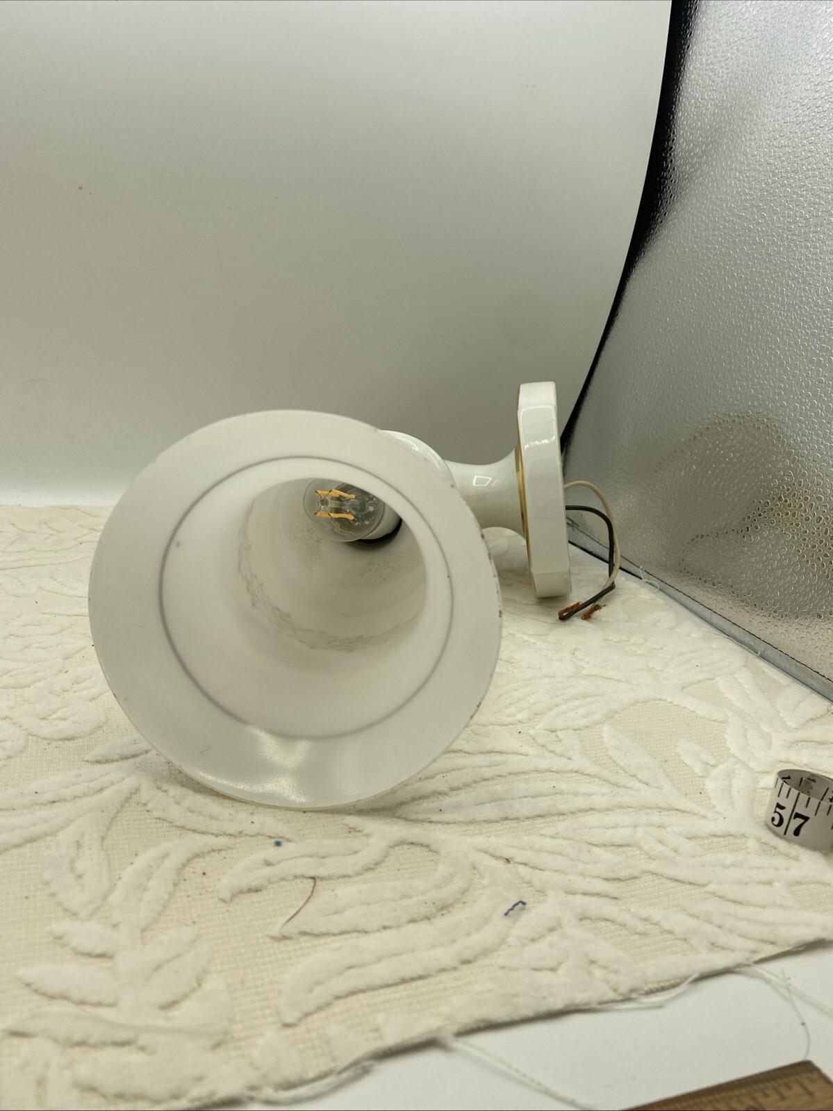 A Antique Pair Of Hollywood Regency Ceramic Porcelain Glass Gold & White Scones