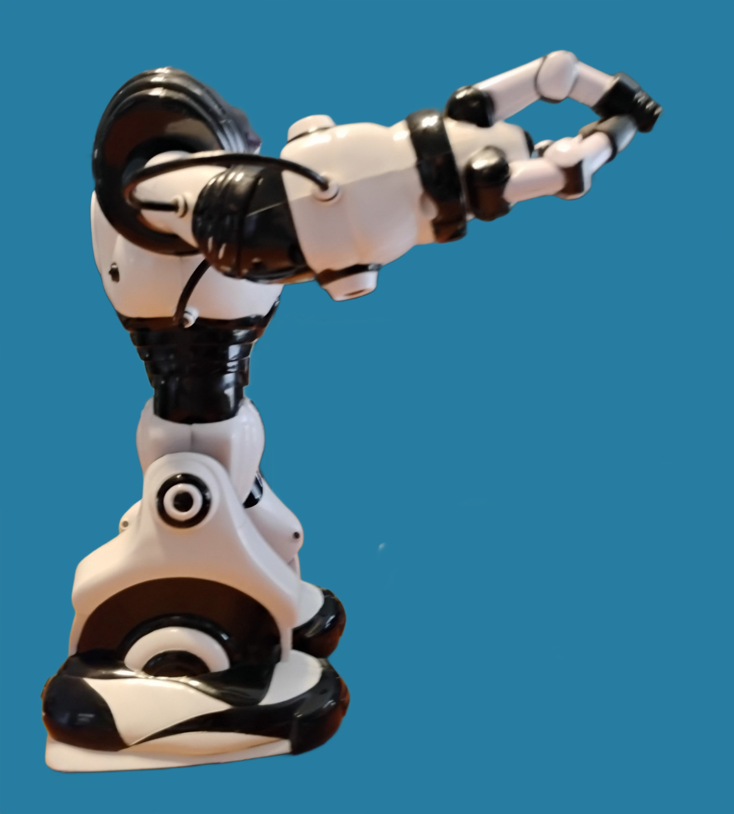 Vintage WowWee Robosapien Robot 2004 - Startup Tested - NO REMOTE - See Video