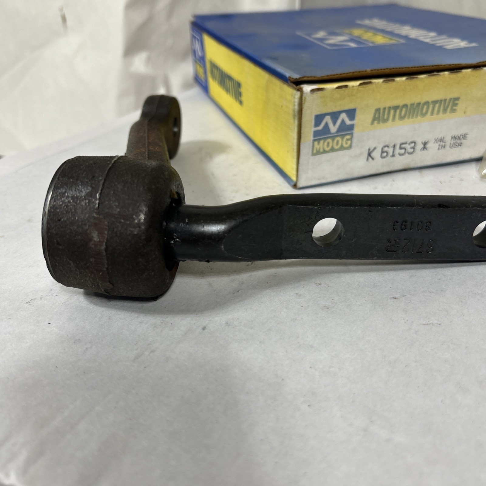1974-77 GM Full & Midsize Car Steering Idler Arm Moog K6153 NOS Many Application