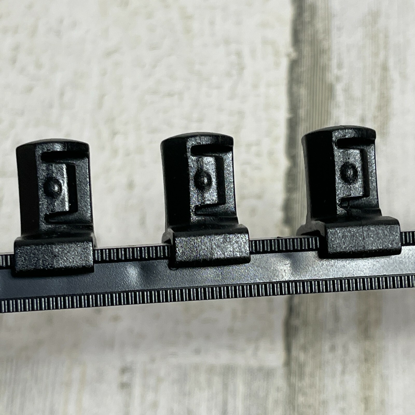 Ernst 1/2" Drive 13" Socket Organizer Rail with 11 Twist Lock Clips - Black