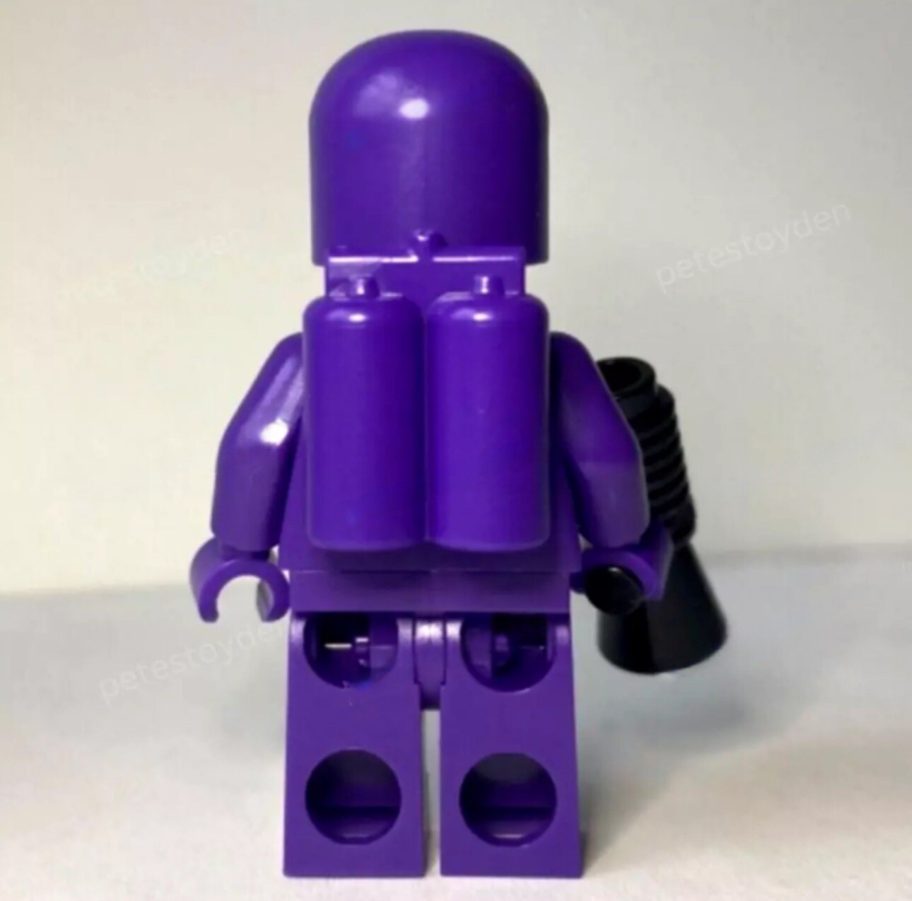 **NEW** 100% LEGO Classic Purple Spaceman W/ Helmet & Air Tank Minifigure