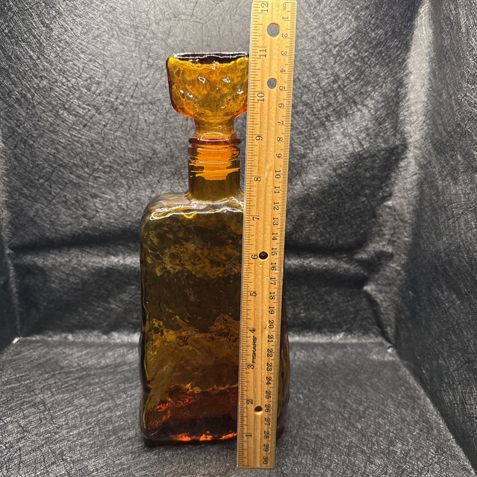 Empoli amber tree bark textured 11" decanter with stopper