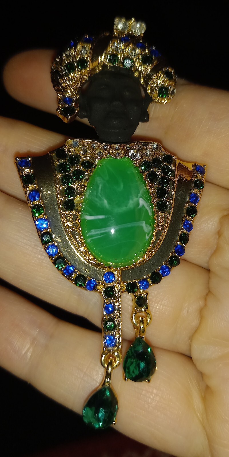 VINTAGE STYLE BLACK AFRICAN MAN SPARKLY JEWEL GEM GREEN GOLDTONE BROOCH STUNNING
