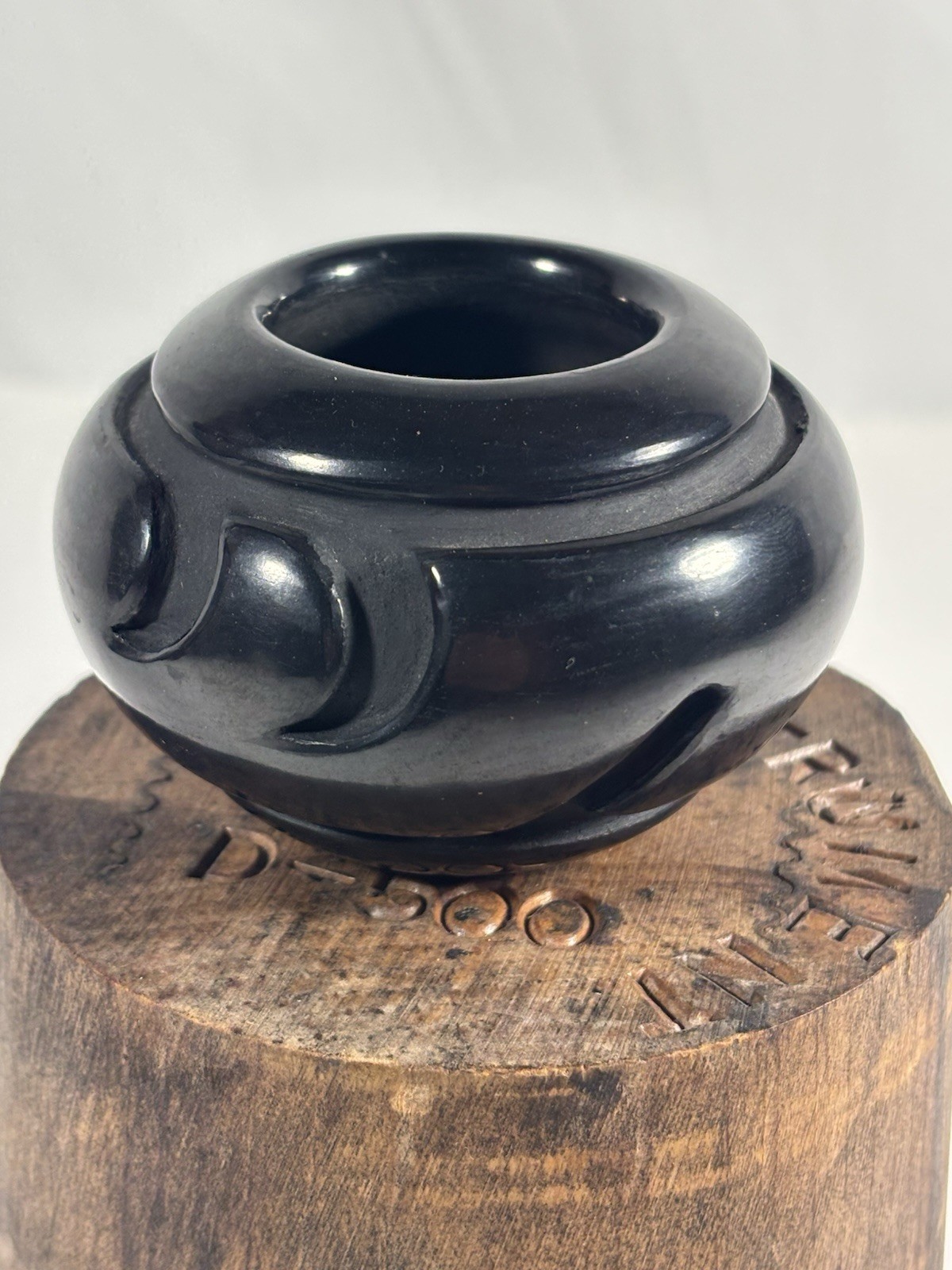 Linda Tafoya-Oyenque Santa Clara Pueblo Carved Blackware Pottery Bowl- Excellent