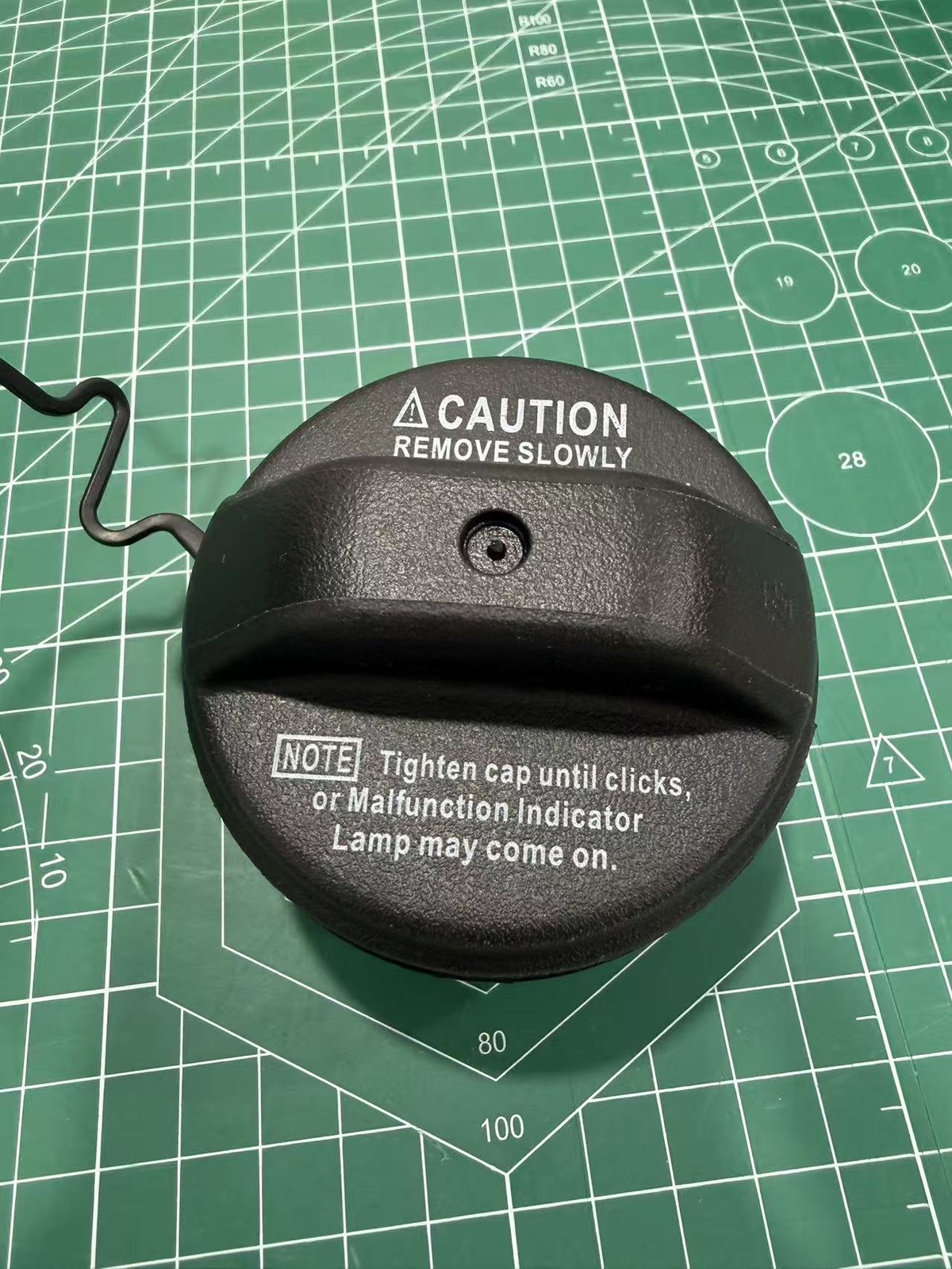 OEM 77300-33070 Fuel Tank GAS CAP Fit for Camry Lexus Tacoma 4Runner 77300-47010