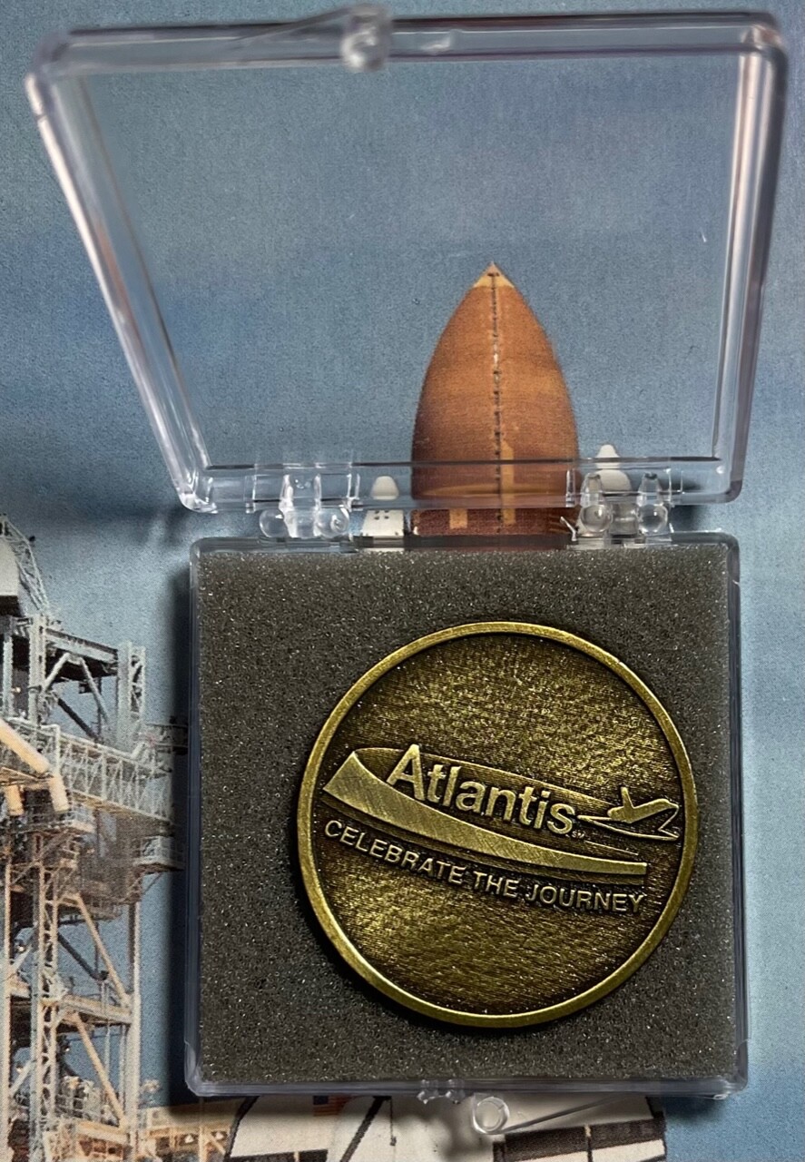 KSC SPACE SHUTTLE ATLANTIS 2012 ROLLOVER OBSCURE COMMEMORATIVE COIN & SNAP CASE