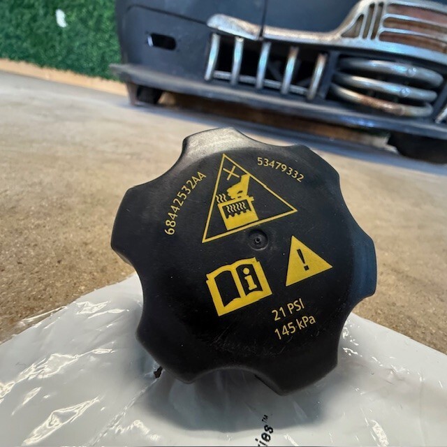 (1) 13-18 RAM 2500 3500 RADIATOR COOLANT RECOVERY BOTTLE CAP MOPAR 68442532AA