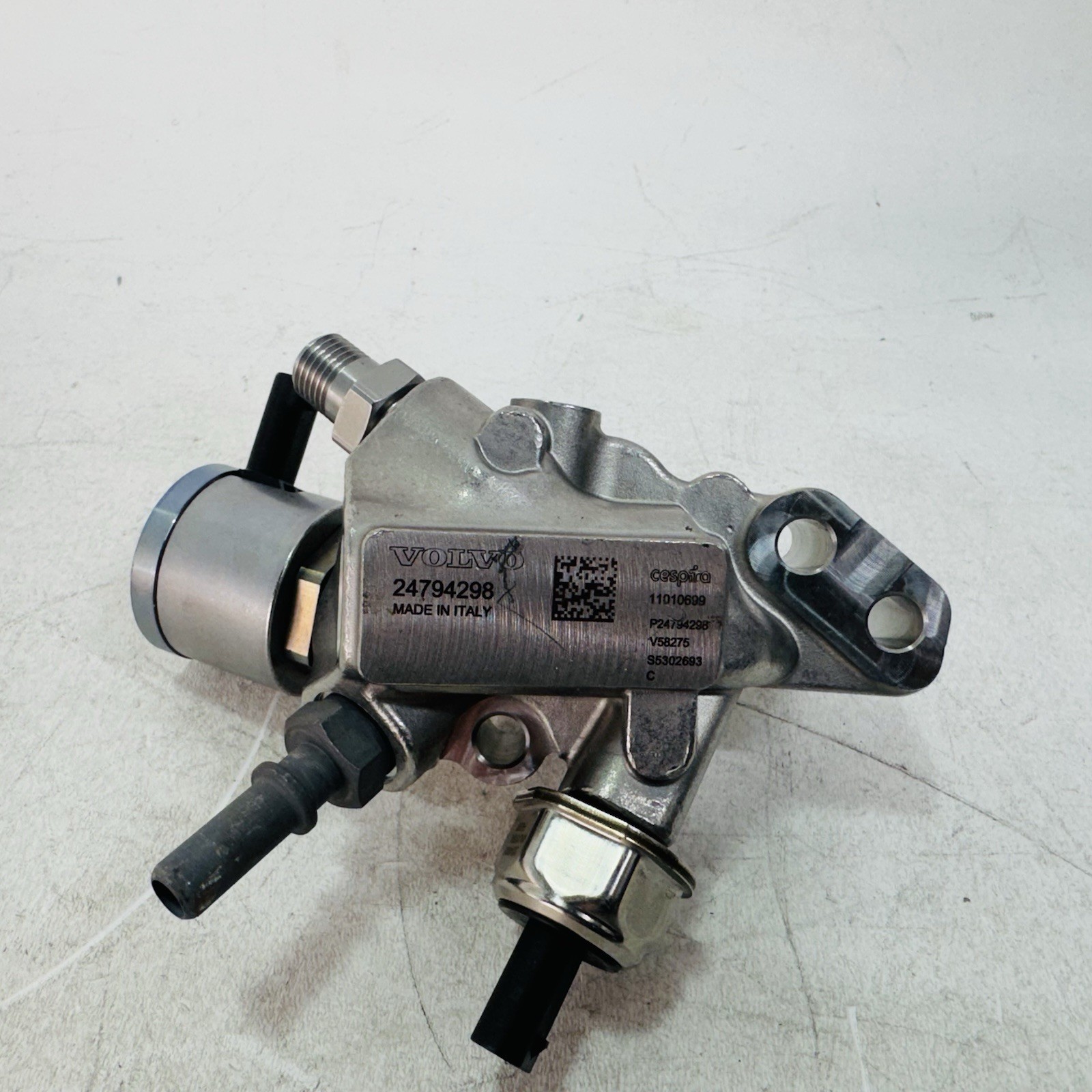 Genuine Volvo Truck 24794298 DEF Dosing Unit (Diesel Exhaust Fluid Doser)