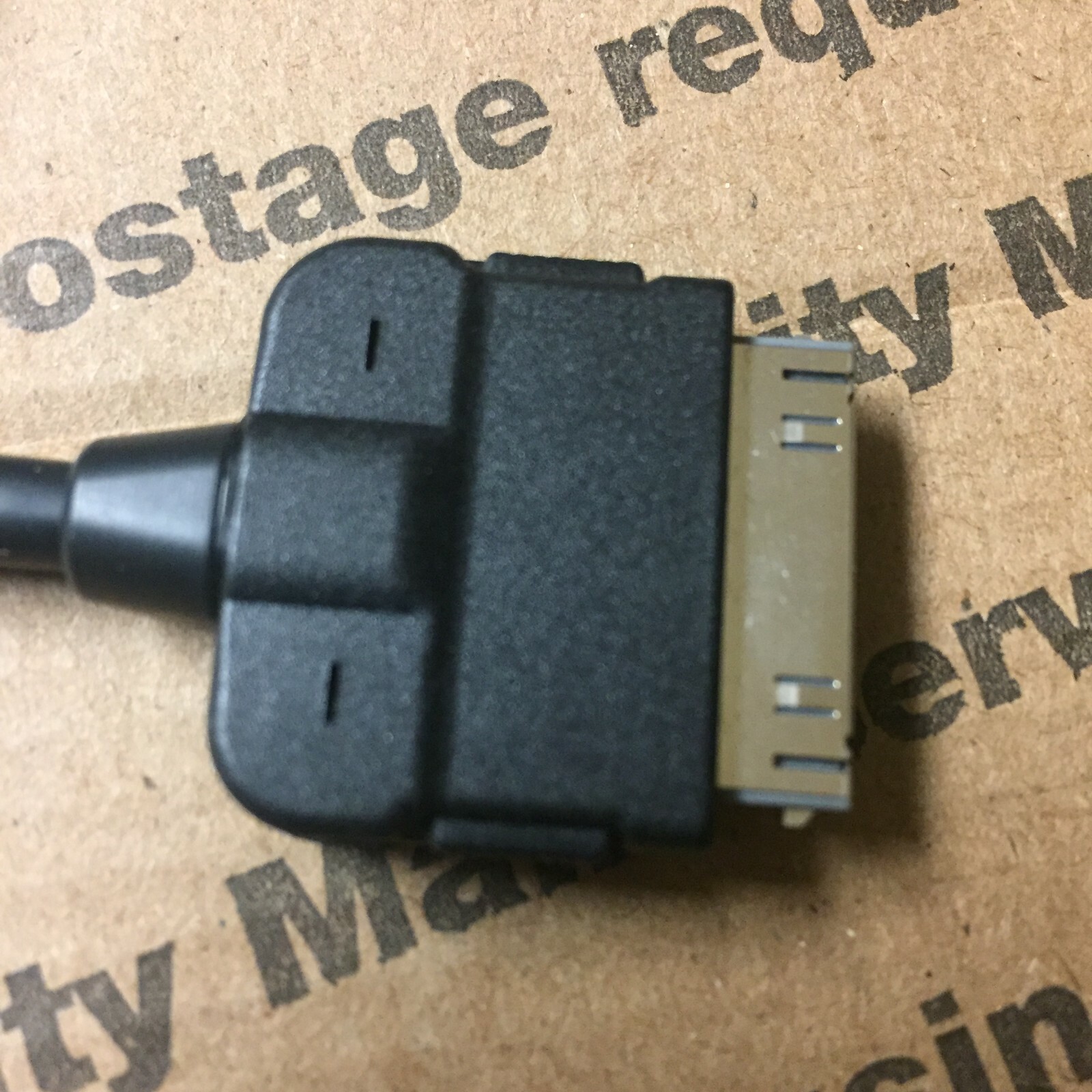 Genuine Audi/VW AMI iPod® /iPhone® Cable MDI 30-PIN Adapter Charger 4F0051510K