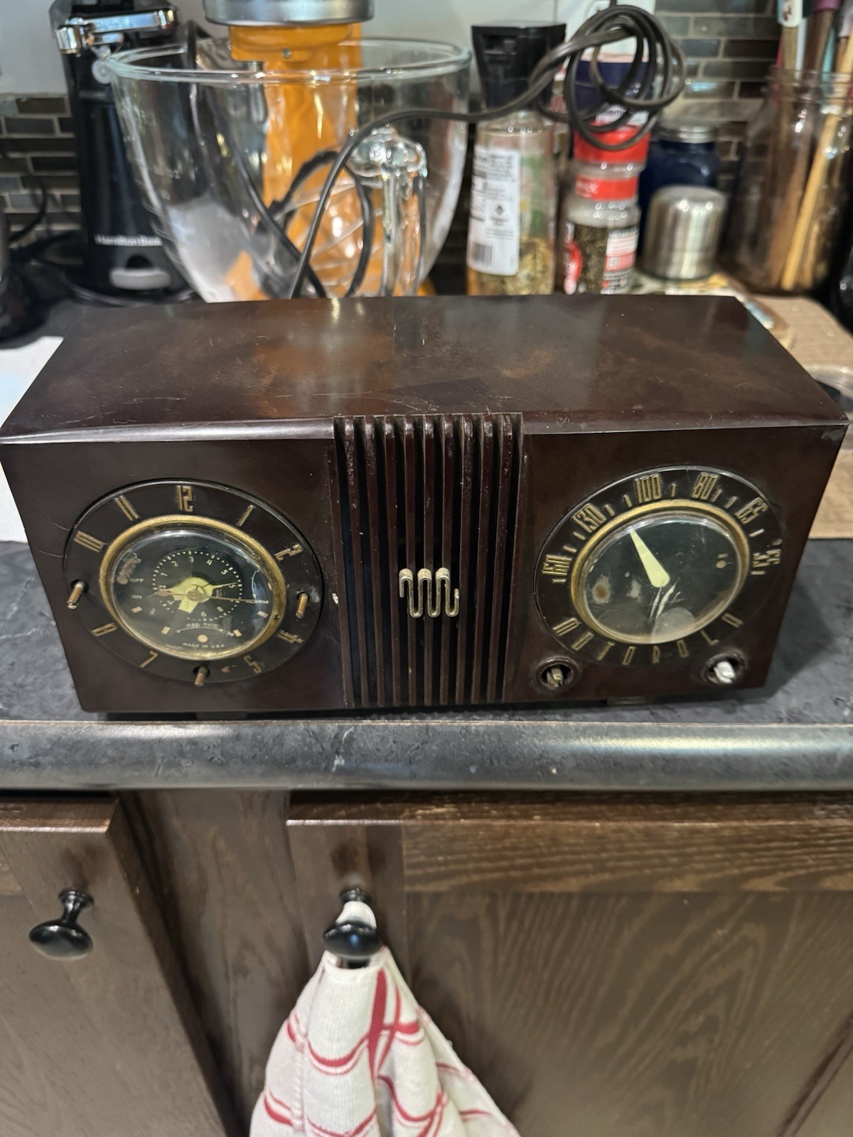 Vintage 1950 Motorola Model 51C Tube AM Clock Radio Works Brown Plastic