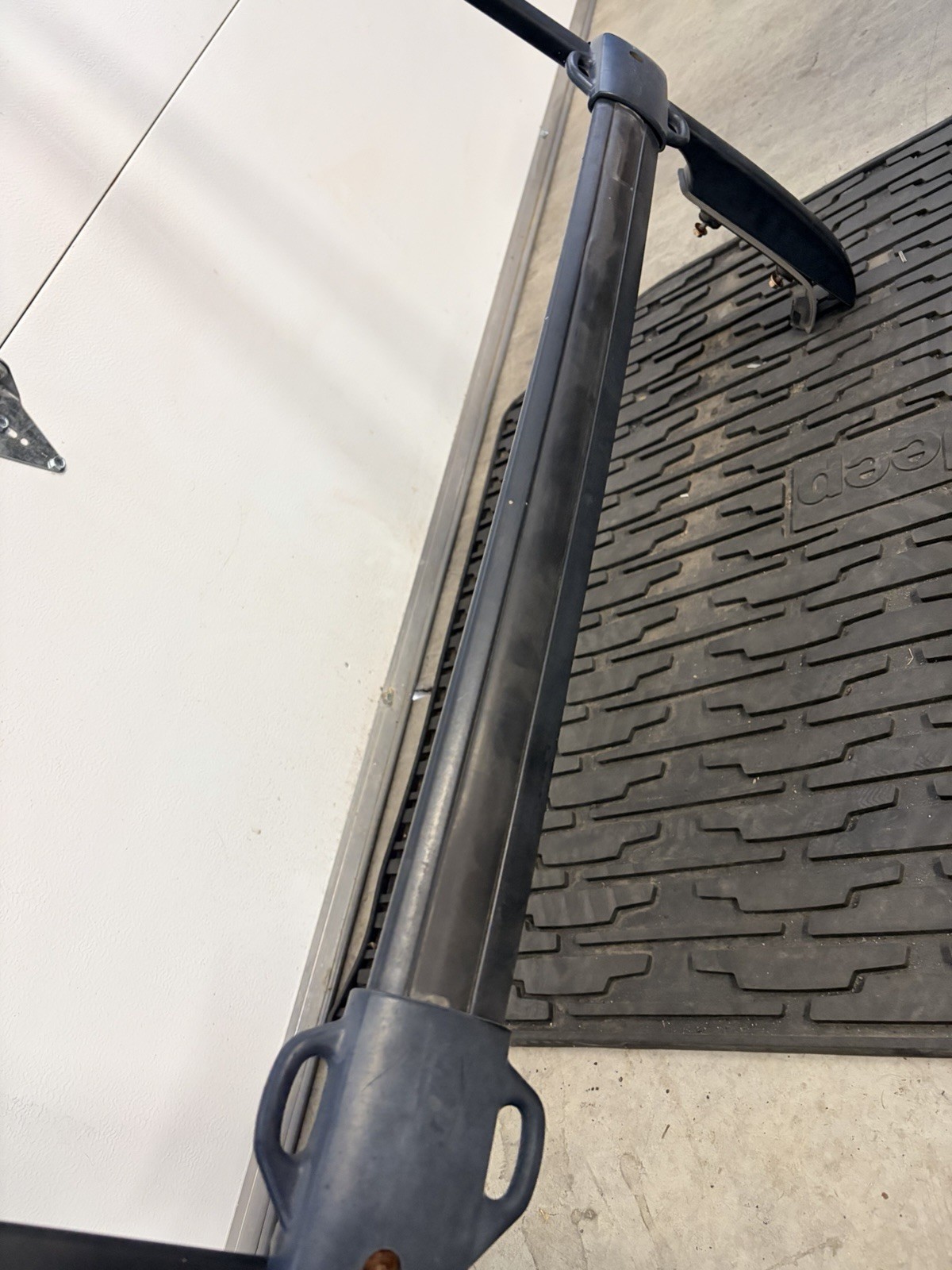 02-07 Subaru Impreza Wagon Left & Right Complete Rack