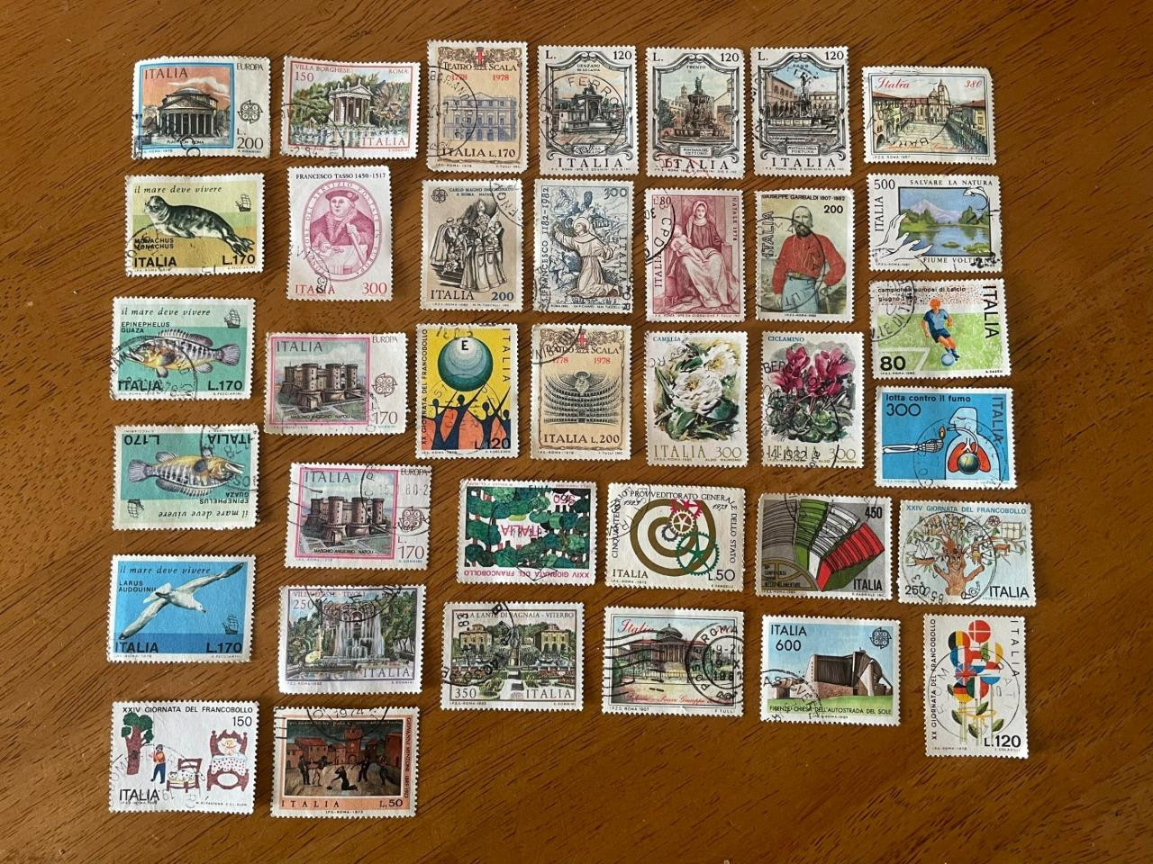Italian stamps - 36 Pieces stamps of various themes - USED Stamps