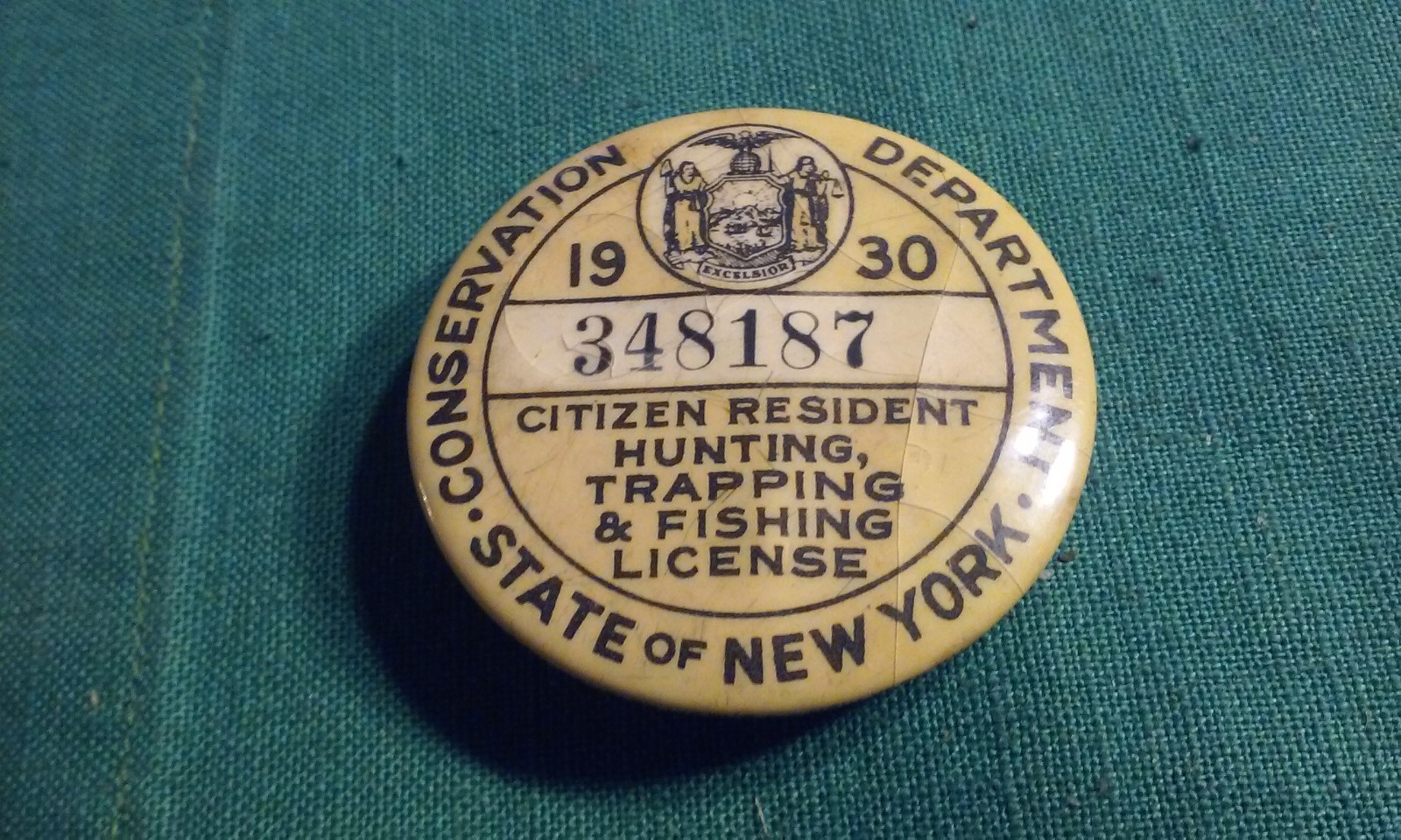 1930 NEW YORK RESIDENT HUNTING FISHING TRAPPING LICENSE CELLULOID PINBACK  BADGE