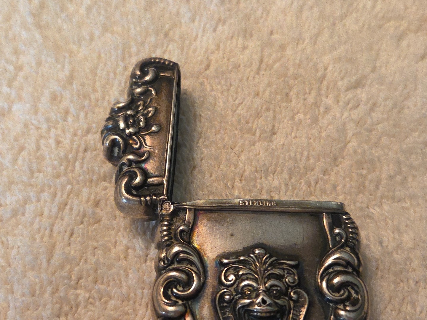 Art Nouveau sterling silver ornate MATCH SAFE VESTA CASE Lion/Gargoyle Head