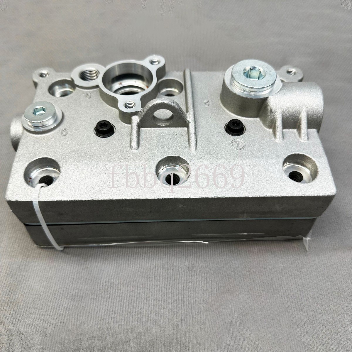 New Air Brake Compressor Cylinder Head For Volvo / Mack 9125129352 / 22203109