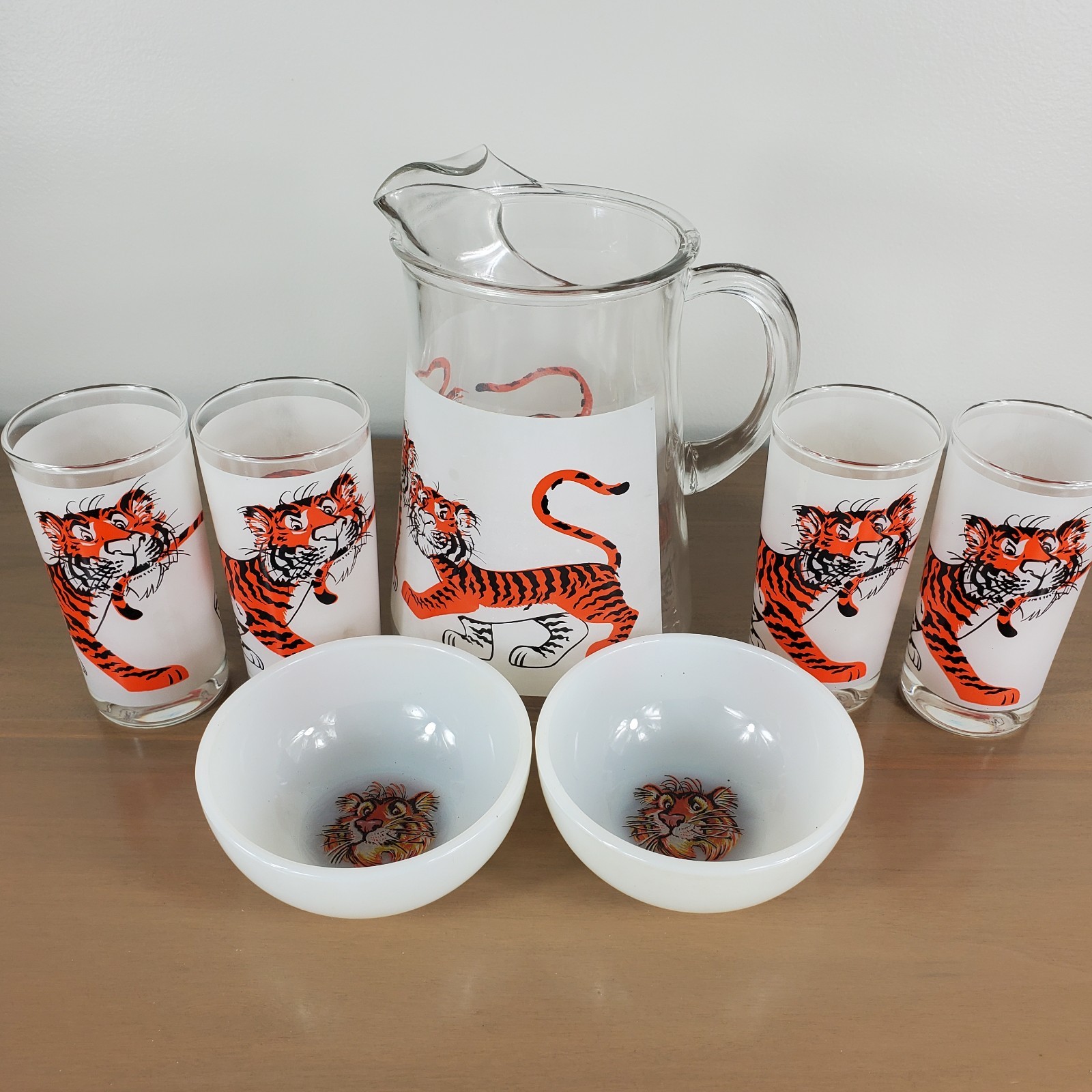 Esso Exxon Gas Tiger in your Tank 4 Glasses Pitcher 2 Cereal Bowls Vintage