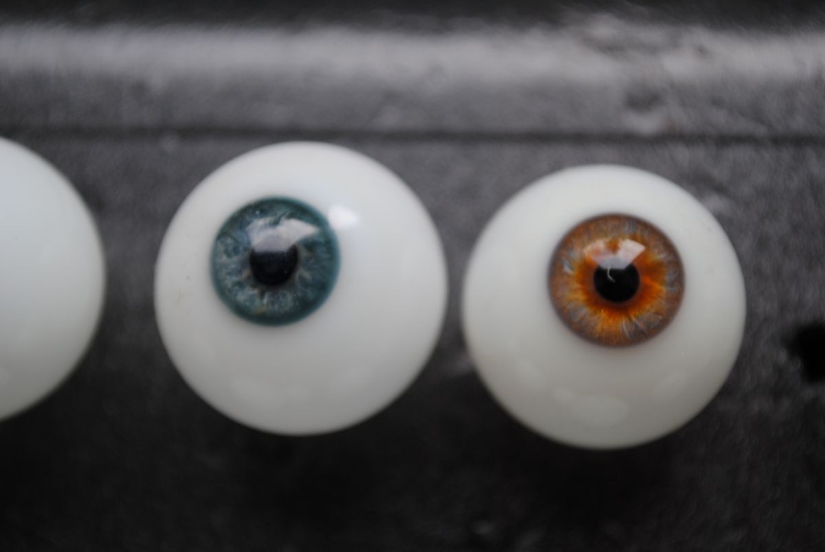 10 antique german human prosthetic glass eyes
