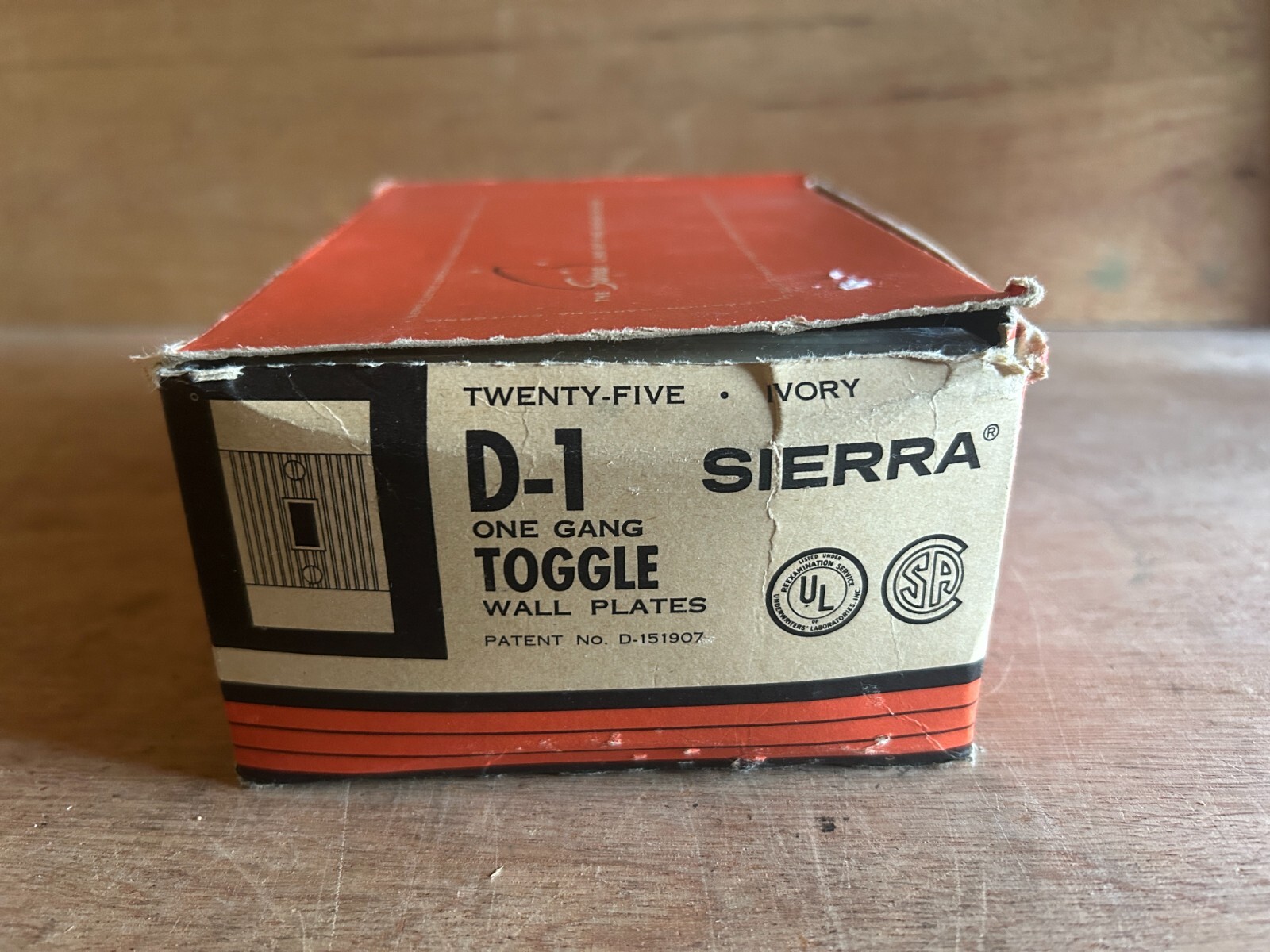 Sierra Single Toggle Switch Cover Wall Plate Lot 24 Ivory Ribbed Vtg Plastic NOS