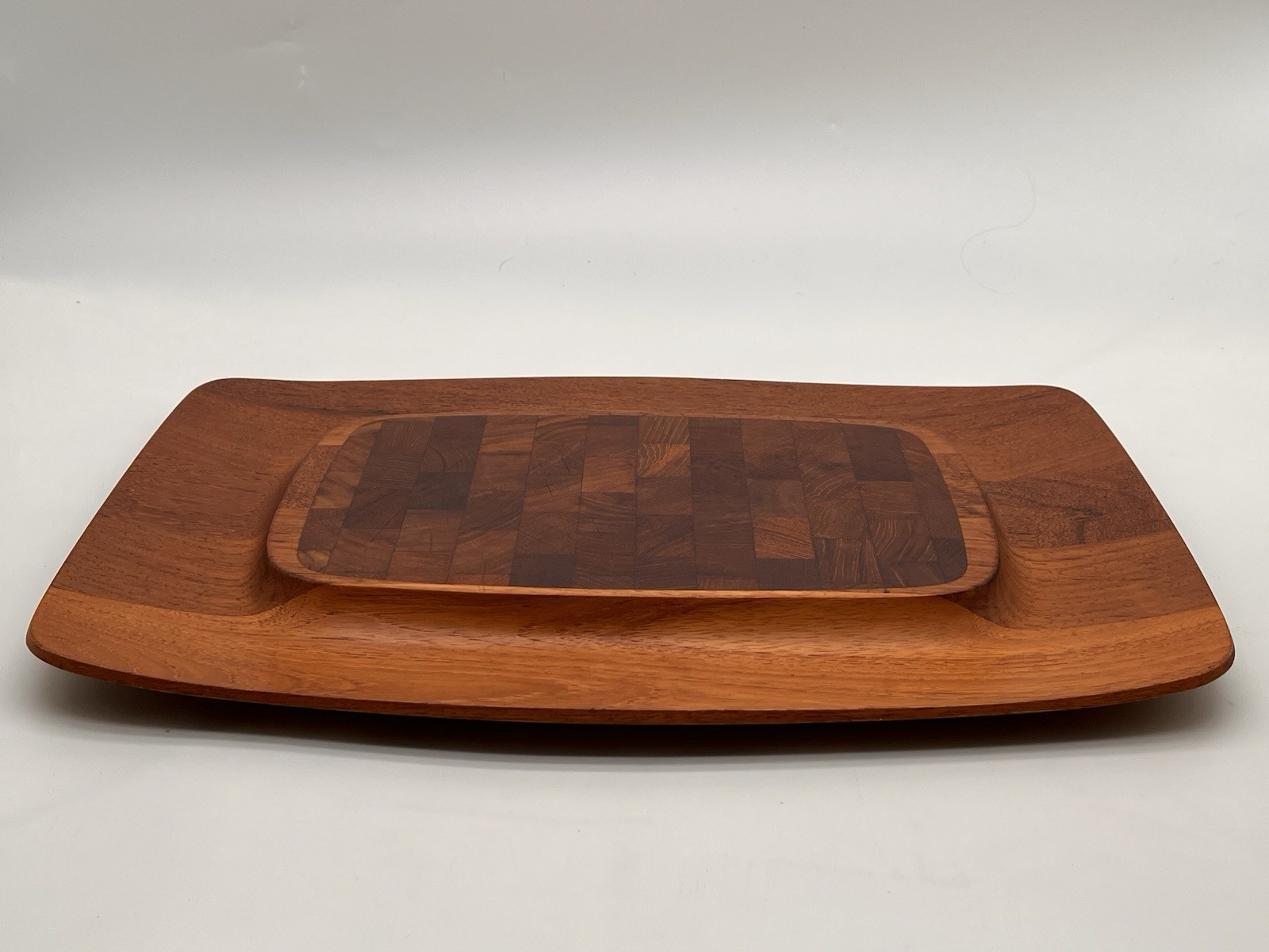 Large DANSK DESIGN IHQ Denmark Staved Teak Cutting Board Ducks Logo 18 x 12" MCM
