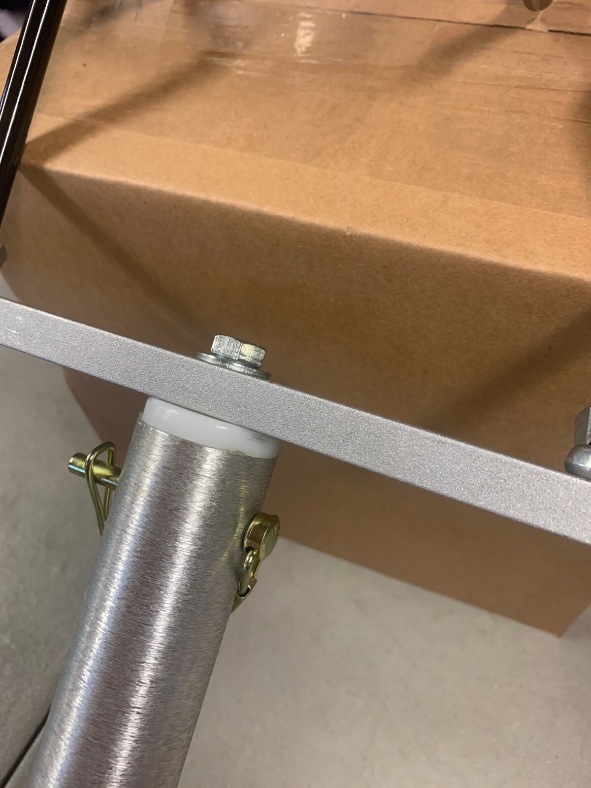 24" T-bar with 3/4" screw in seat pedestal & 4 dual angle holders Reel Fisherman