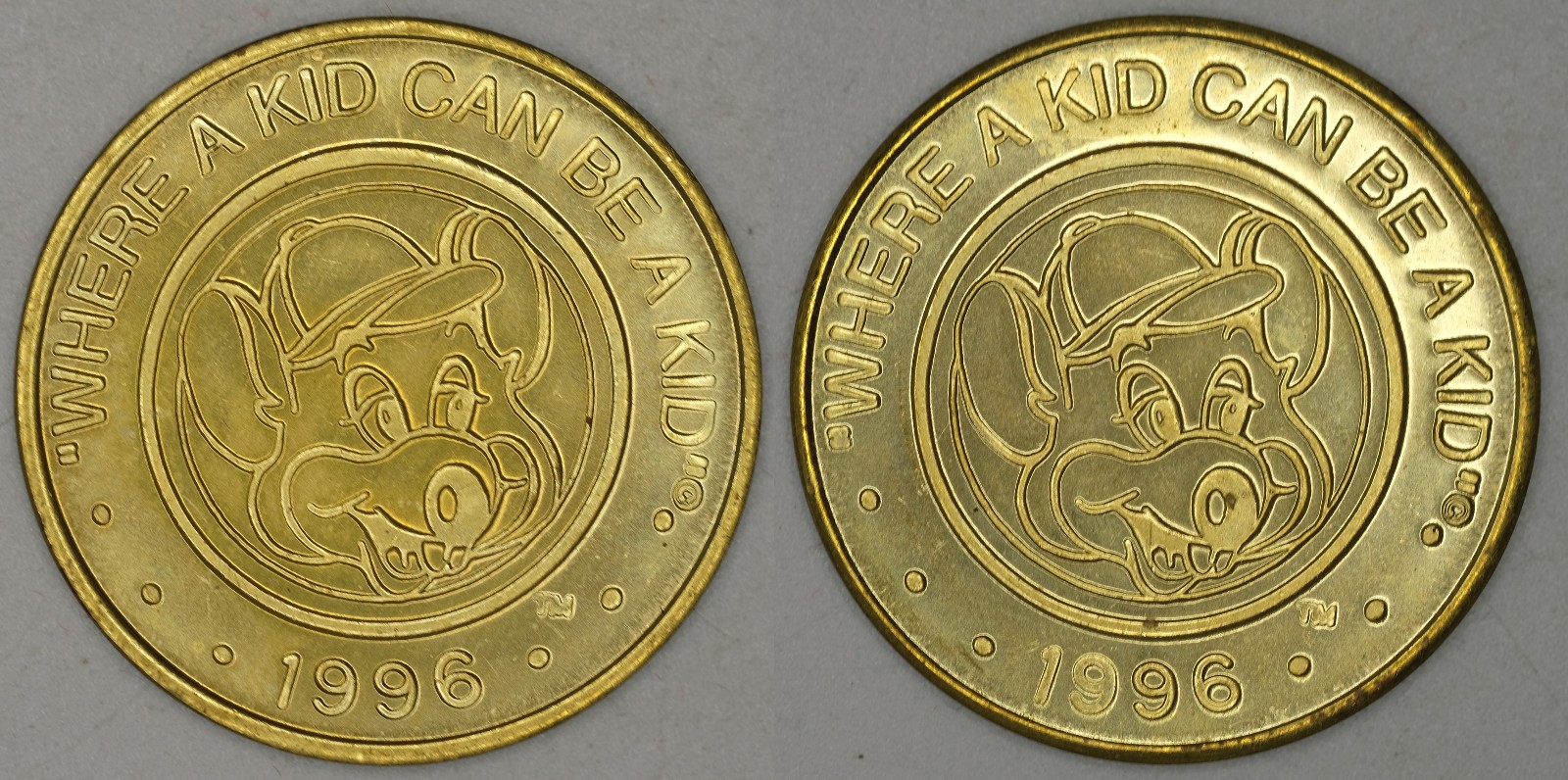 1996 CHUCK E. CHEESE video arcade brass token