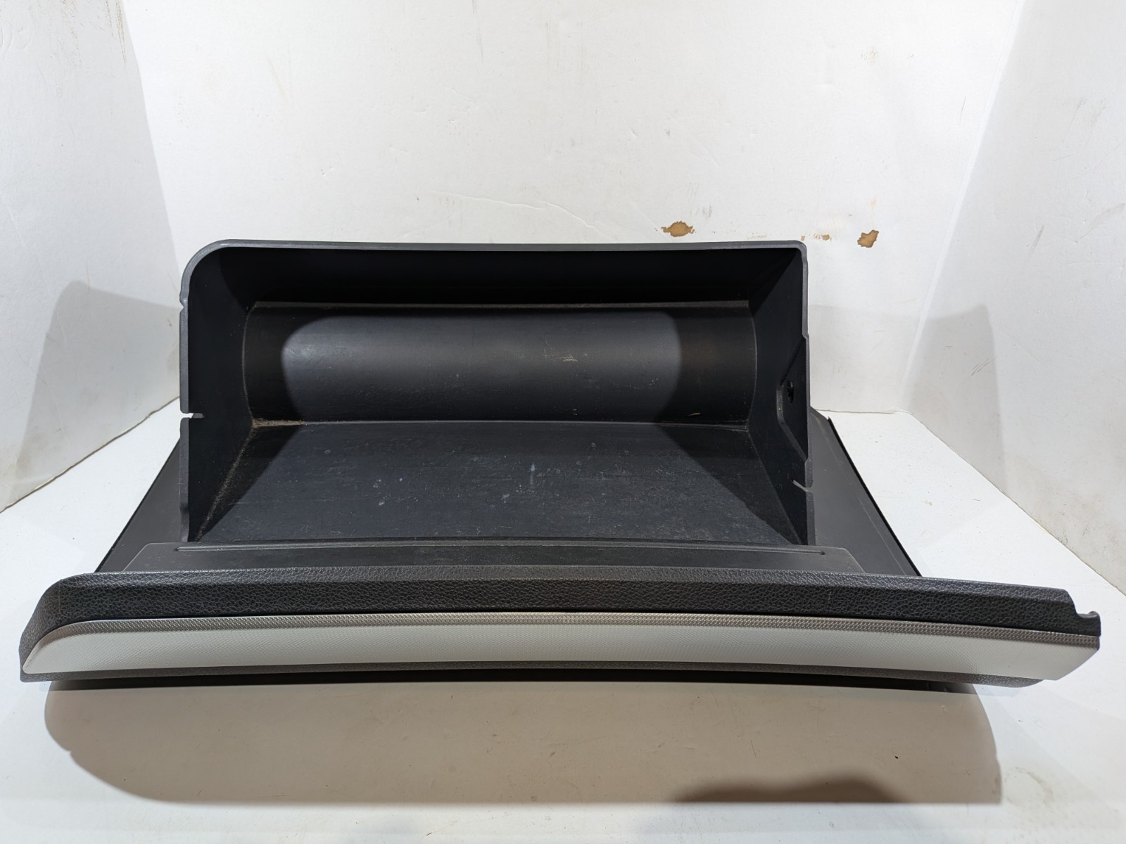 BB53-78060T10-AB/C 11-19 Ford Explorer Glove Box Door Black Silver Trim OEM