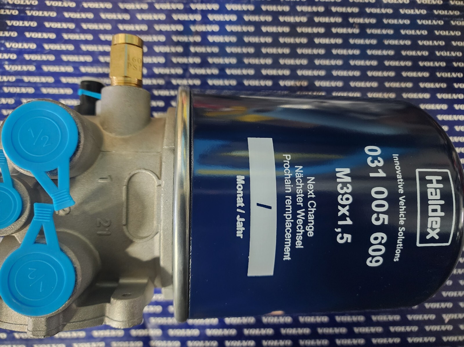 VOLVO D13 air dryer assembly HALDEX brand 955300CRX M39X1.5 R955079