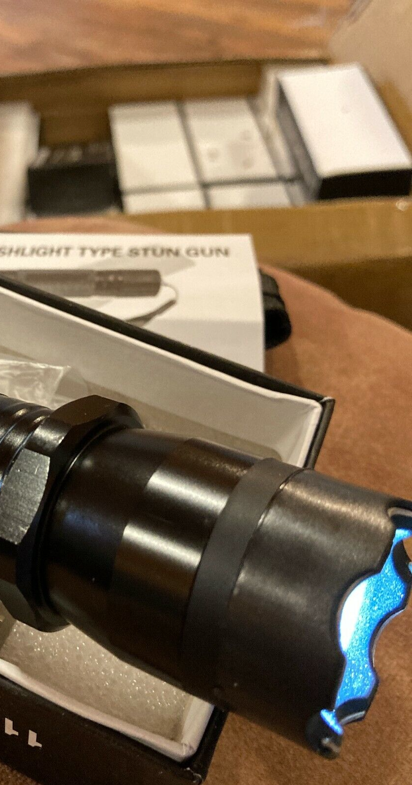 BLACK dayblade 1101 LED Flashlight Stun Gun 1000KV with 120v AC Charge Cord